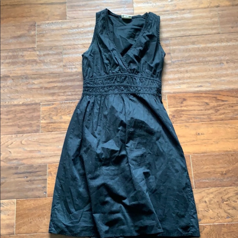 Black sleeveless Converse dress